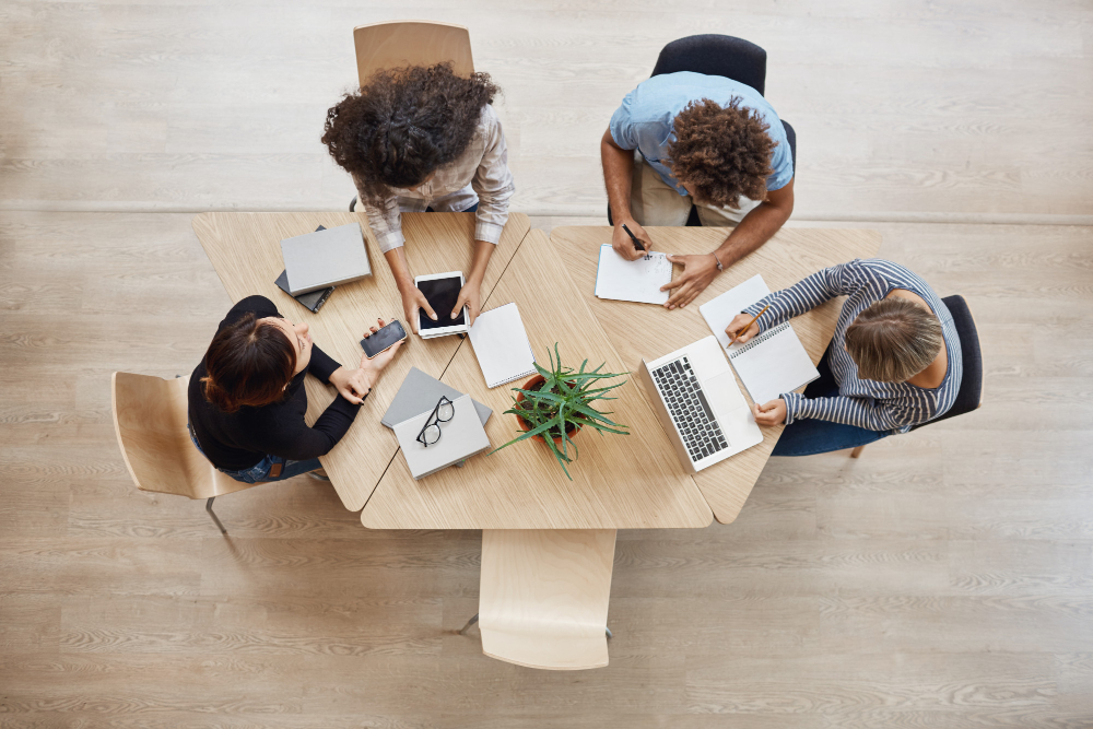 Les bénéfices des espaces de coworking : Collaboration et réseautage